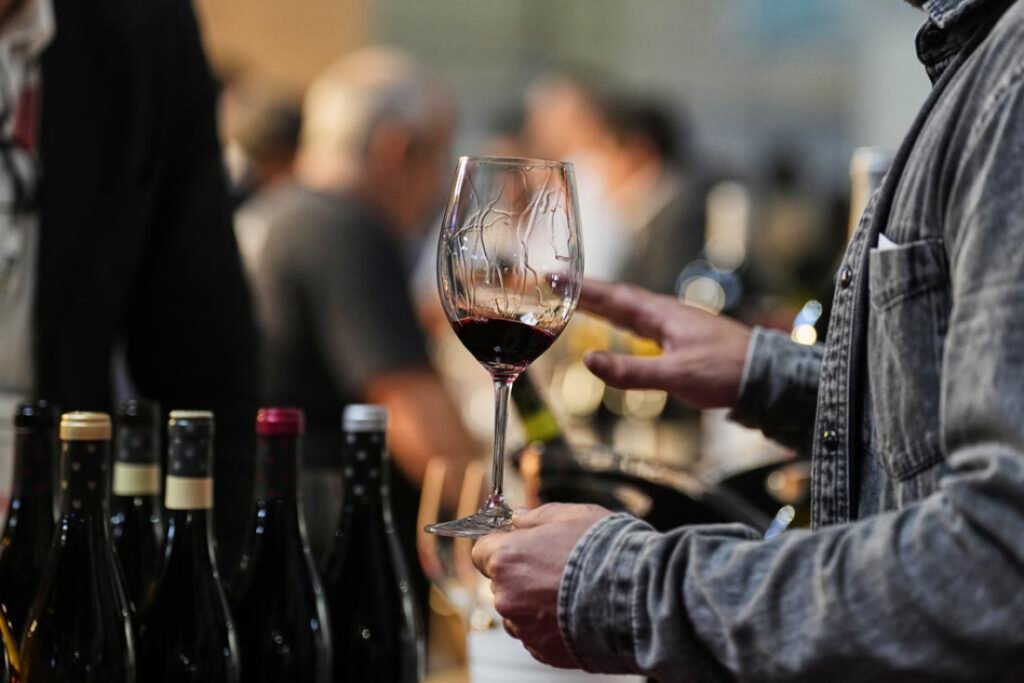 STF aplica princípio da insignificância e absolve homem condenado por furtar vinho de R$ 19,90.